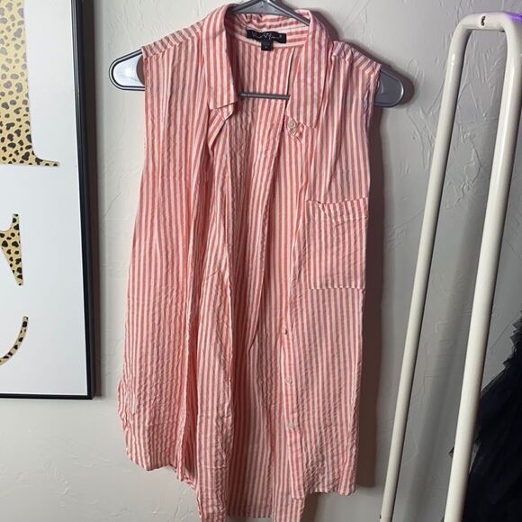 Velvet Heart Tops - Pink & White Sleeveless Button Up